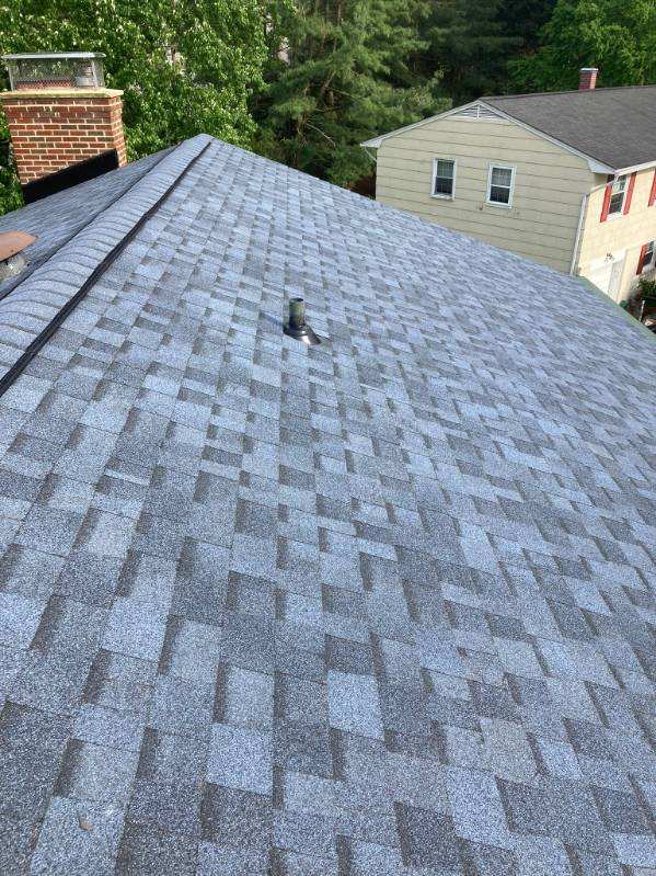 Architectural shingle close-up detail on Maryland roof